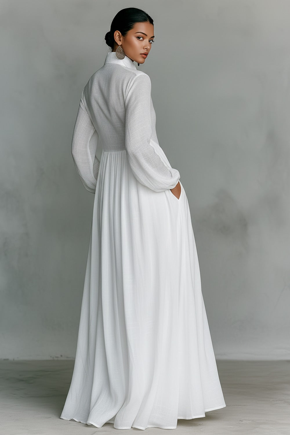 ROBE MAXI MINIMALISTE EN COTON ET LIN AVEC PATCHWORK, COL MONTANT ET MANCHES LONGUES